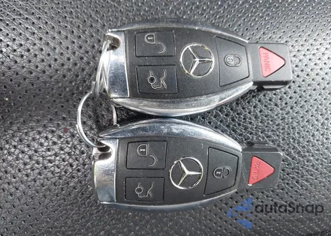 2018 Mercedes-Benz Glc 300 4Matic z USA, uszkodzony, nr VIN WDC0G4KB3JV015978